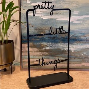 ⭐️ JEWELRY HOLDER ⭐️ Pretty Little Things